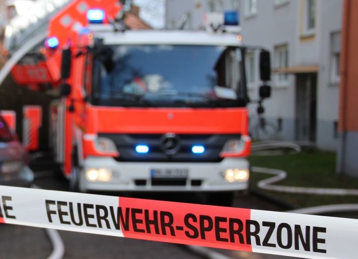 FW-BN: Brand eines Restaurants in Bonn-Dottendorf mit starker Rauchausbreitung