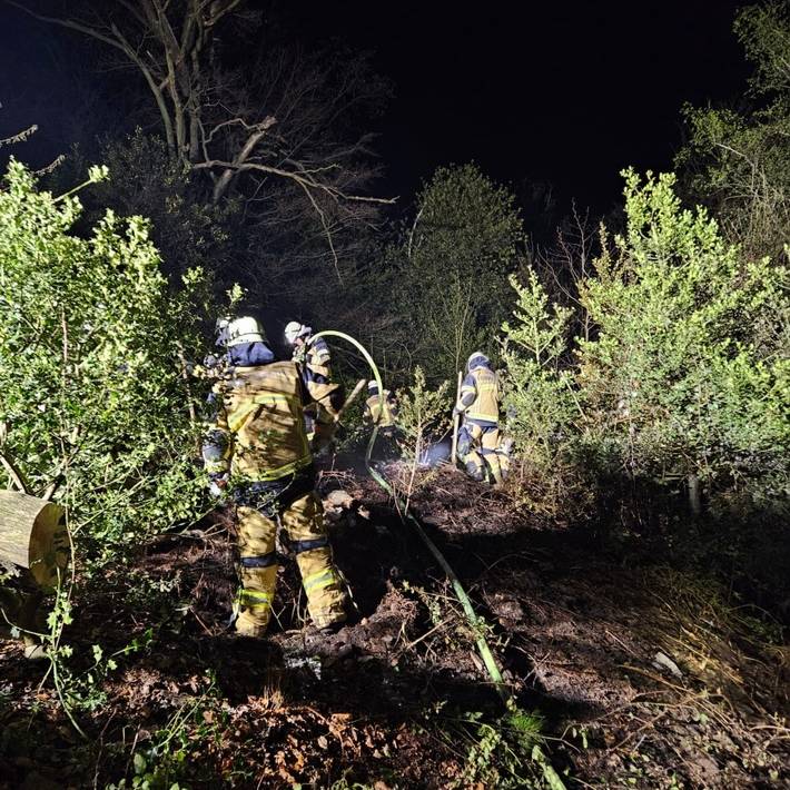 Brände in Essen - schwieriger Einsatz an einer Klippe