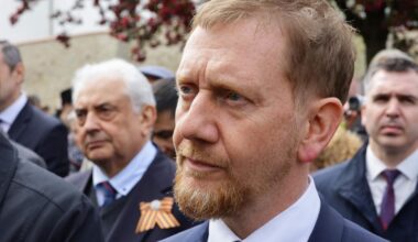 Kretschmer kritisiert Russland bei Weltkriegsgedenken in Torgau