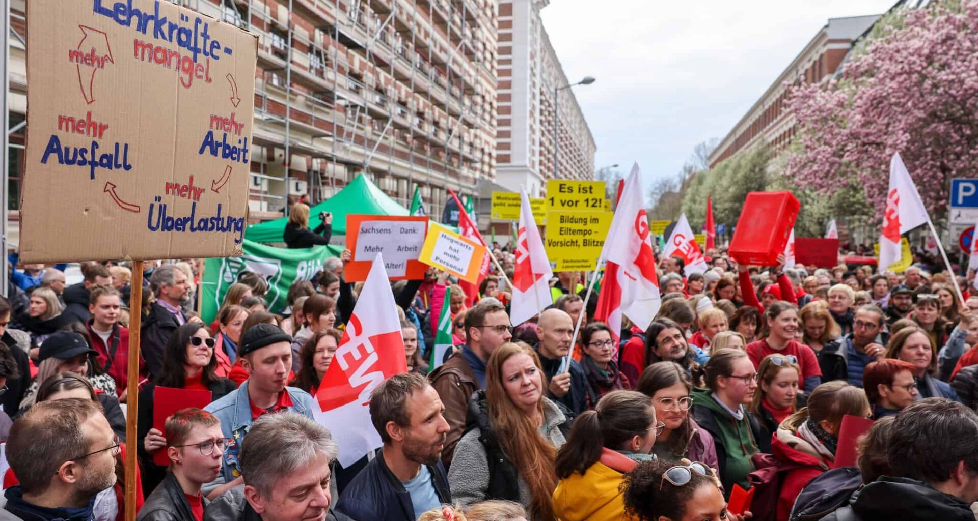 GEW ruft zu weiterer Demonstration gegen Maßnahmenpaket auf