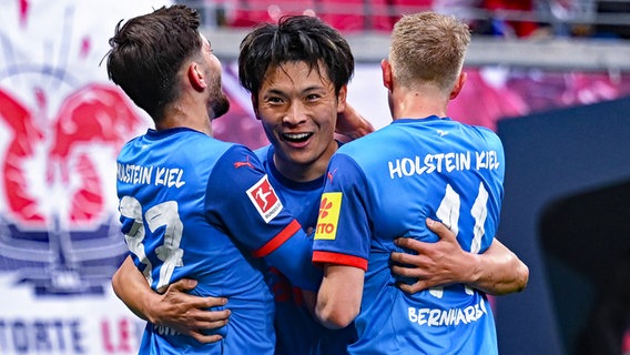 Große Freude bei Holstein Kiels Shuto Machino © IMAGO/RHR-FOTO 