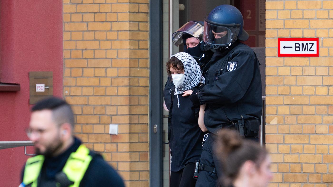 Polizei räumt Hörsaal – Dutzende Anzeigen gegen Palästina-Aktivisten