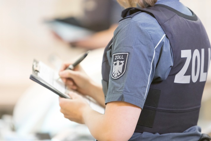 HZA-F: Finanzkontrolle Schwarzarbeit des Frankfurter Zolls kontrolliert Barbershops und Nagelstudios im Frankfurter Stadtgebiet