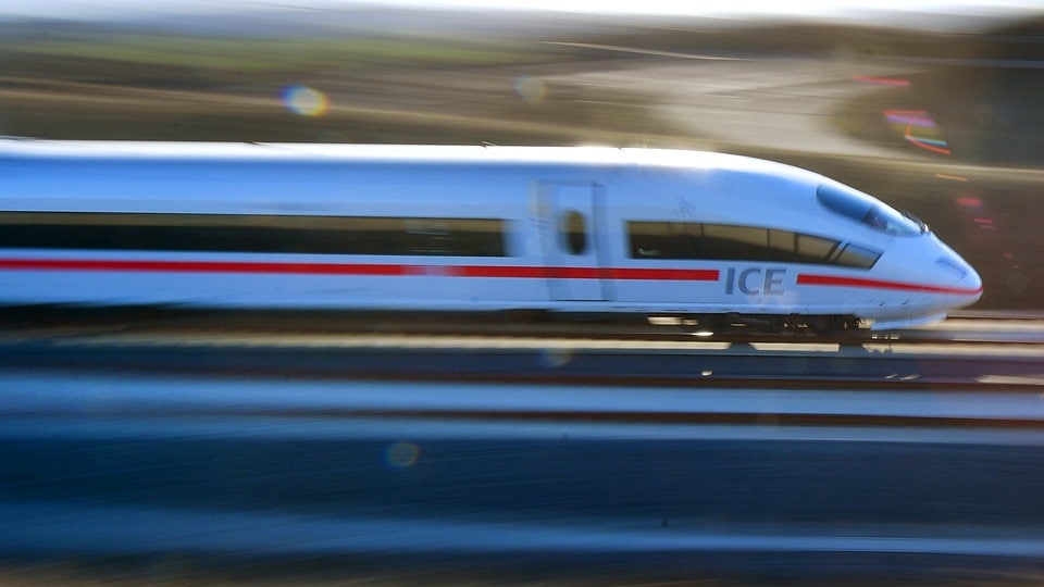 ICE-Strecke zwischen Erfurt und Leipzig/Halle gesperrt - Tunnelüberwachung gestört