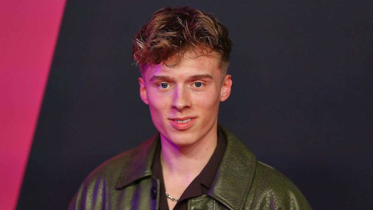 Iggi Kelly geht mit zwei Superstars auf Tour