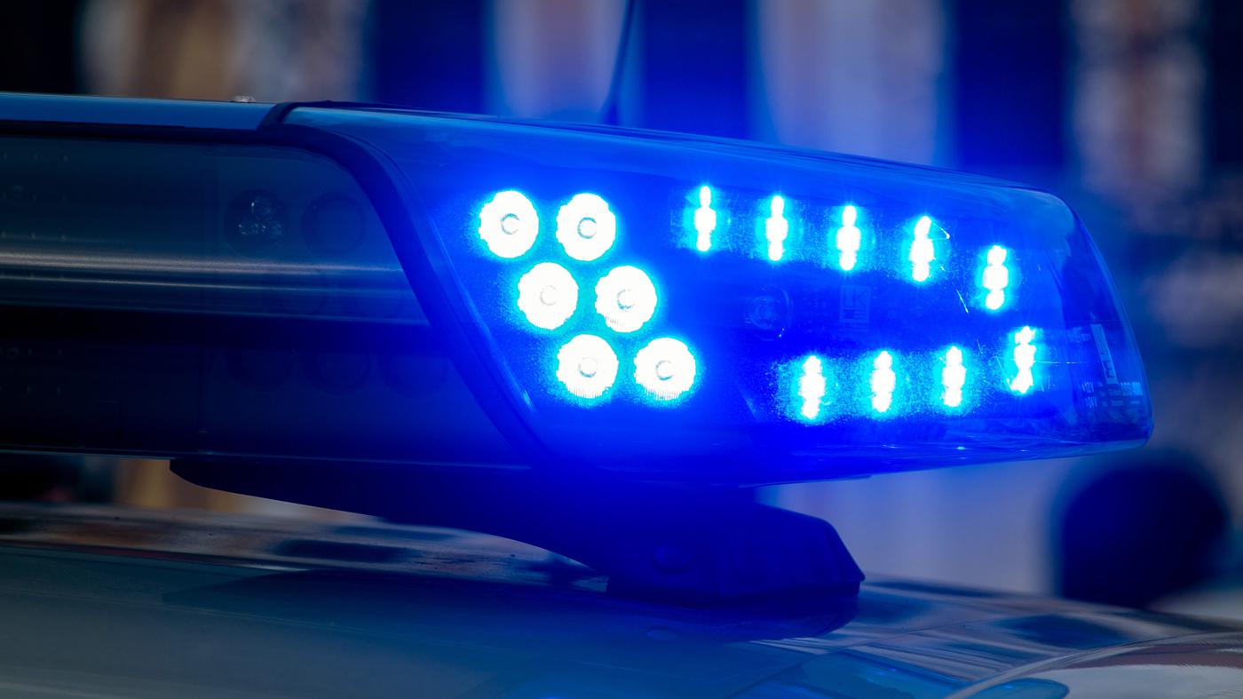 21-Jähriger fährt Radfahrerin beim Abbiegen mit Auto an