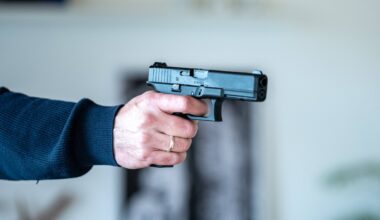 Berlin: Streit zwischen Kindern eskaliert - plötzlich taucht Vater mit Waffe auf
