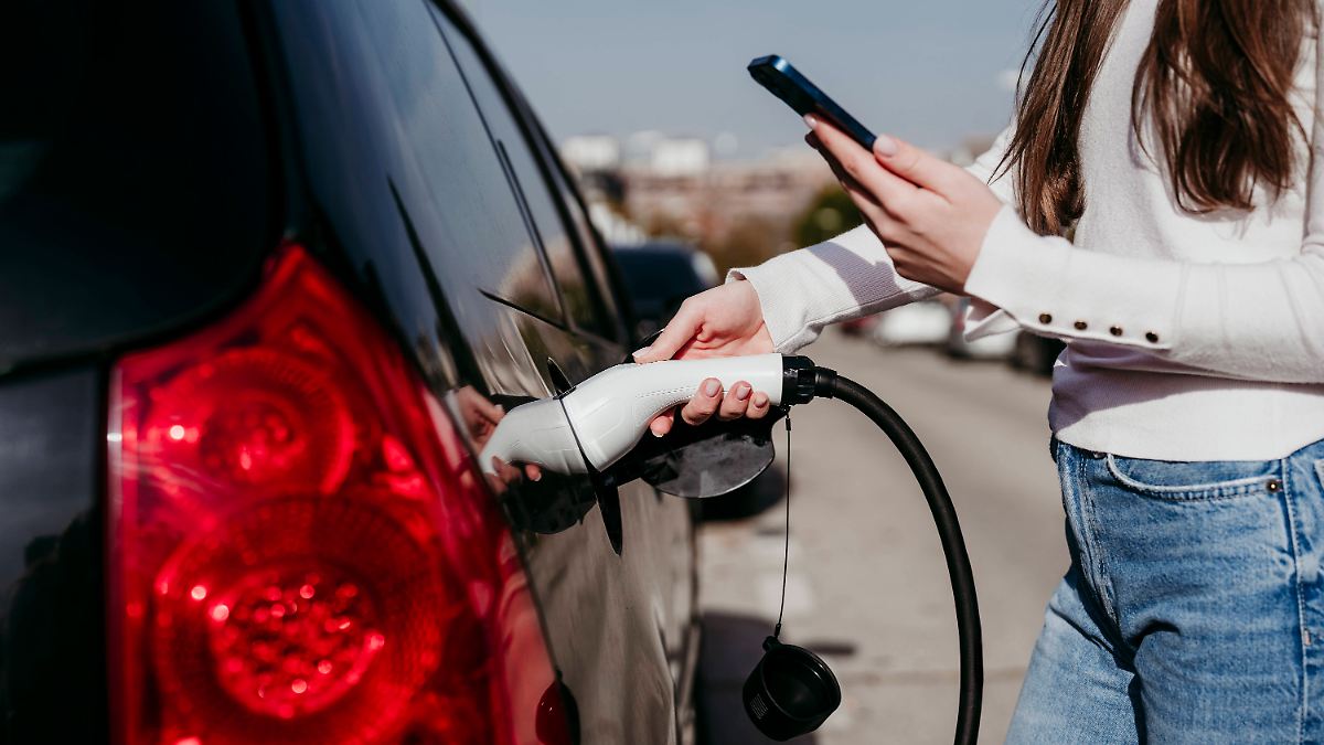 Belastung für Menschen ermittelt: Wie stark sind Magnetfelder in Elektroautos?
