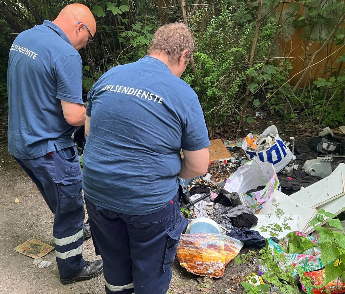 Müllkippe im Neumühler Iltispark wird endlich beseitigt