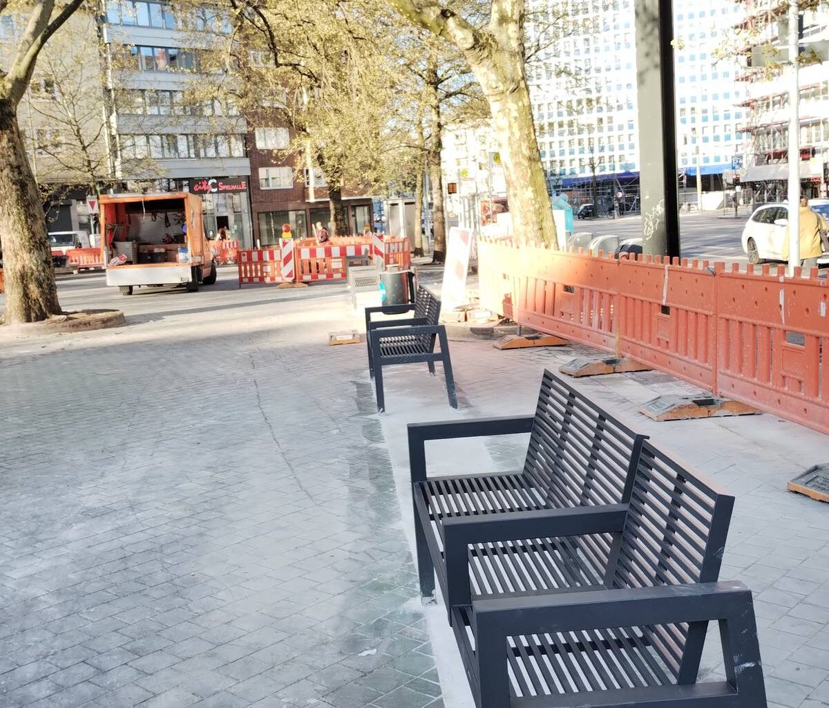 Worringer Platz: Glasbänke entfernt - Antenne Düsseldorf