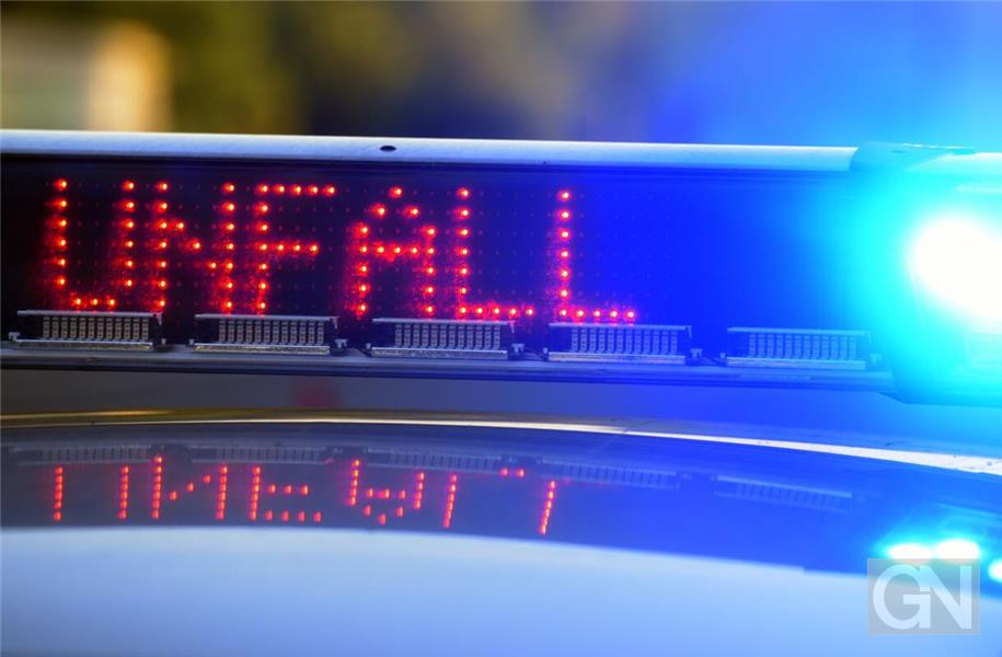 Auto überschlägt sich in Bremen – Zwei Verletzte