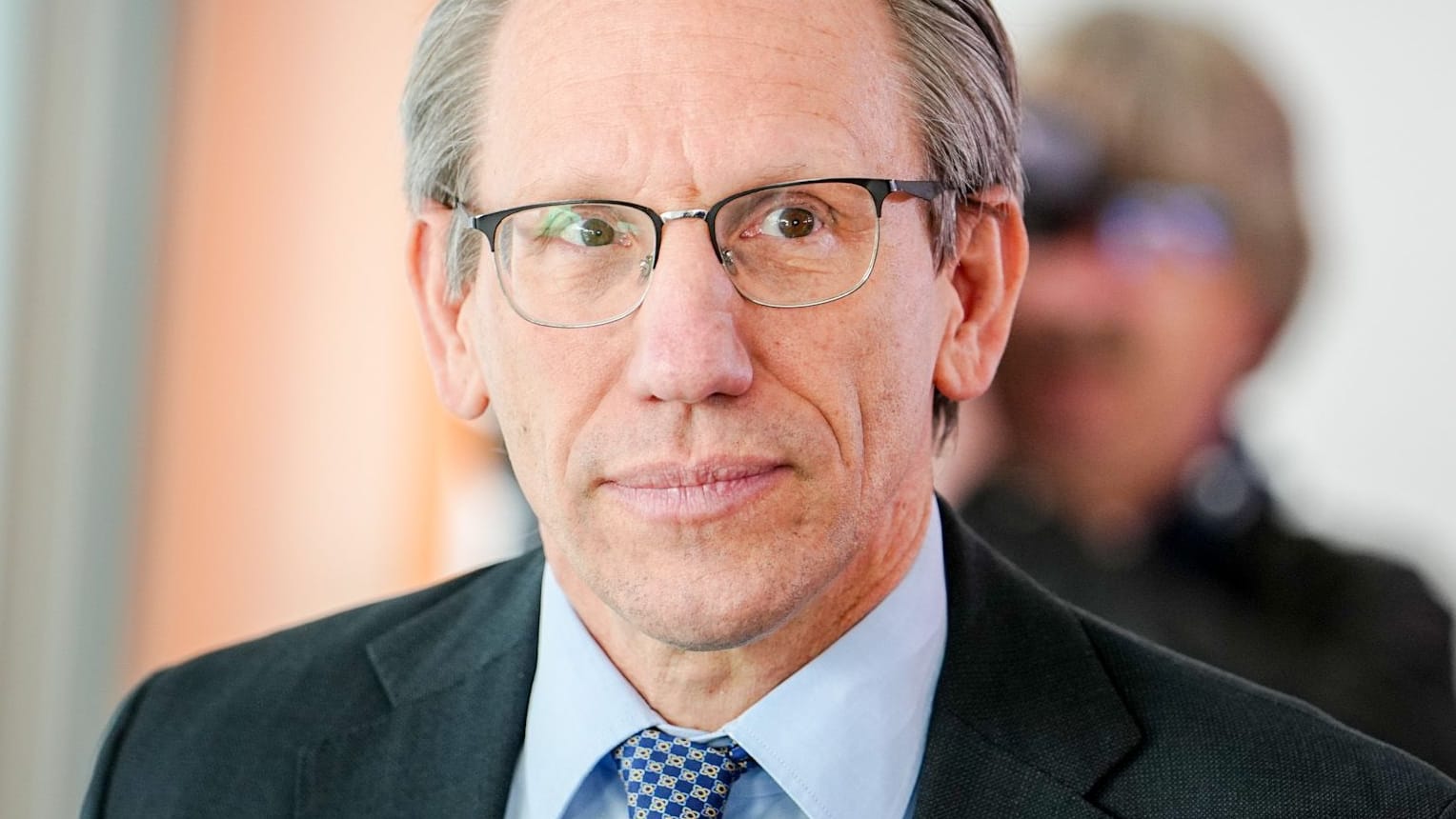 Jörg Kukies: Der geschäftsführende Bundesfinanzminister reagiert auf Trumps Zollattacke.