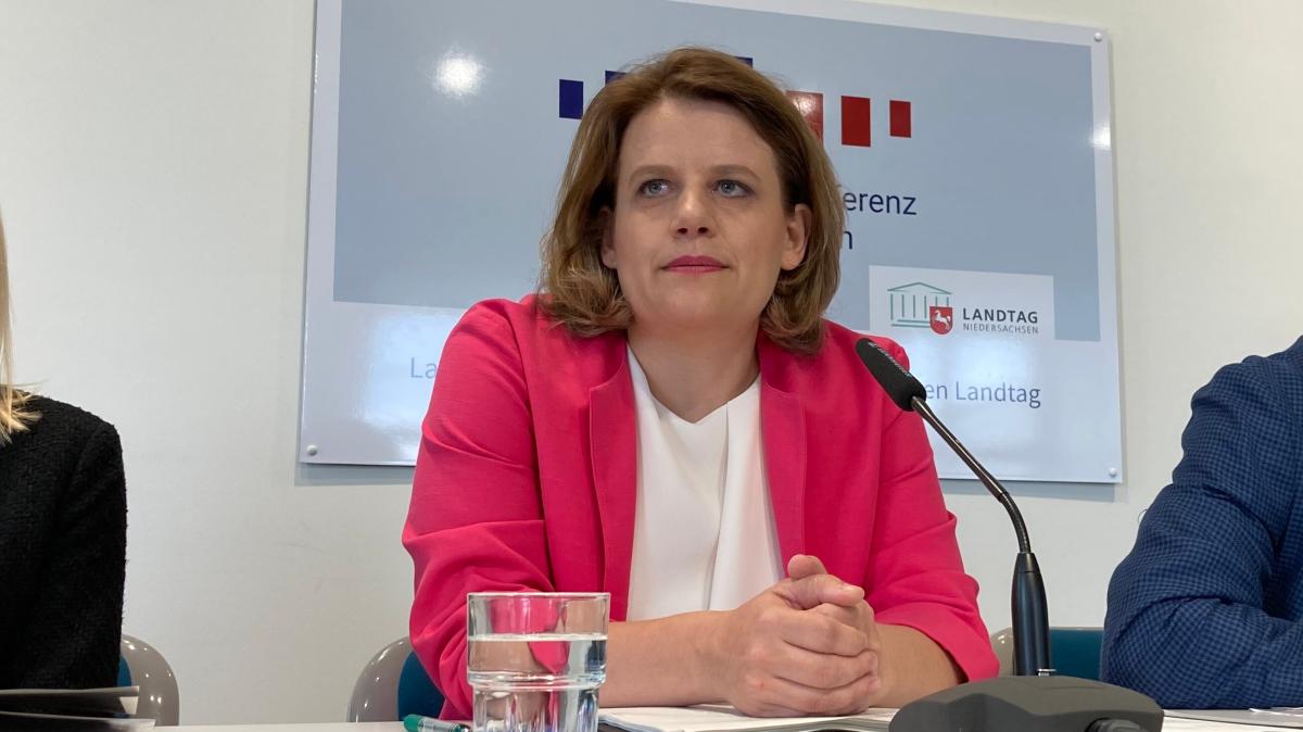 Kultusministerium schweigt zu rechtswidrigem Beamten-Zeugnis