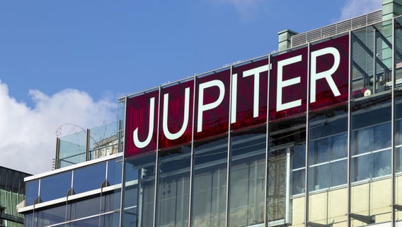 Schriftzug am "Jupiter"-Kreativkaufhaus in der Mönckebergstraße in der Innenstadt von Hamburg. © picture alliance / imageBROKER | Christopher Tamcke Foto: Christopher Tamcke