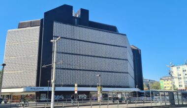 Feuerwehr rettet Kletterer von Galeria-Fassade in Braunschweig | NDR.de - Nachrichten - Niedersachsen