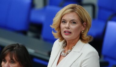 Klöckner will im Streit um Umgang mit AfD vermitteln