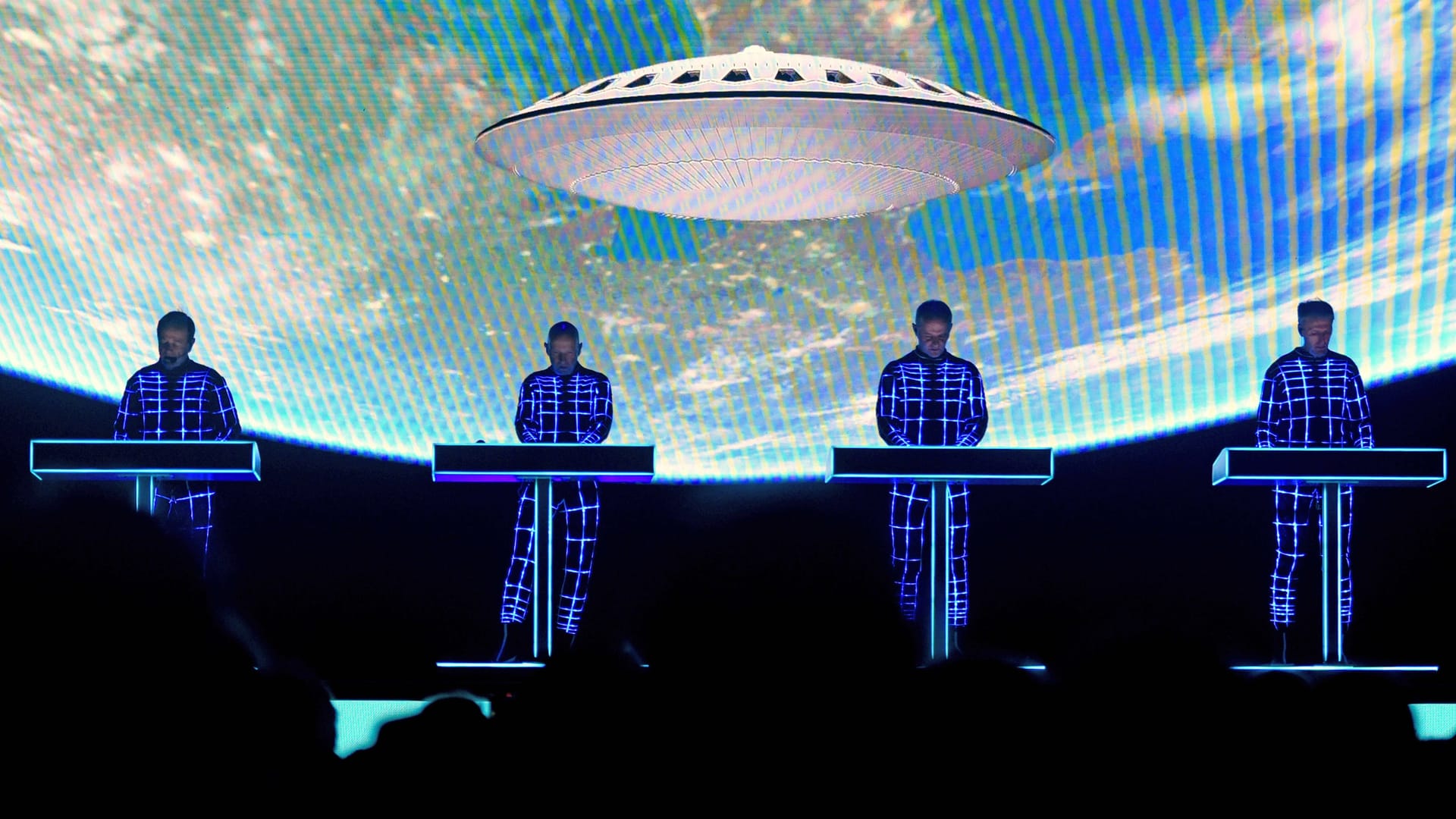 Kraftwerk bei einer Show (Archivbild): Die Band geht nach vielen Jahren wieder auf Tour.