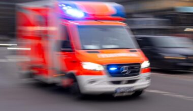 Schwerer Unfall in Berlin-Nikolassee: Motorradfahrer nach Überholmanöver verstorben