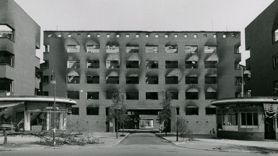 Ruine Backsteinbaus an der Habichtsstraße in Barmbek. © Staatliche Landesbildstelle Hamburg Foto: Staatliche Landesbildstelle Hamburg