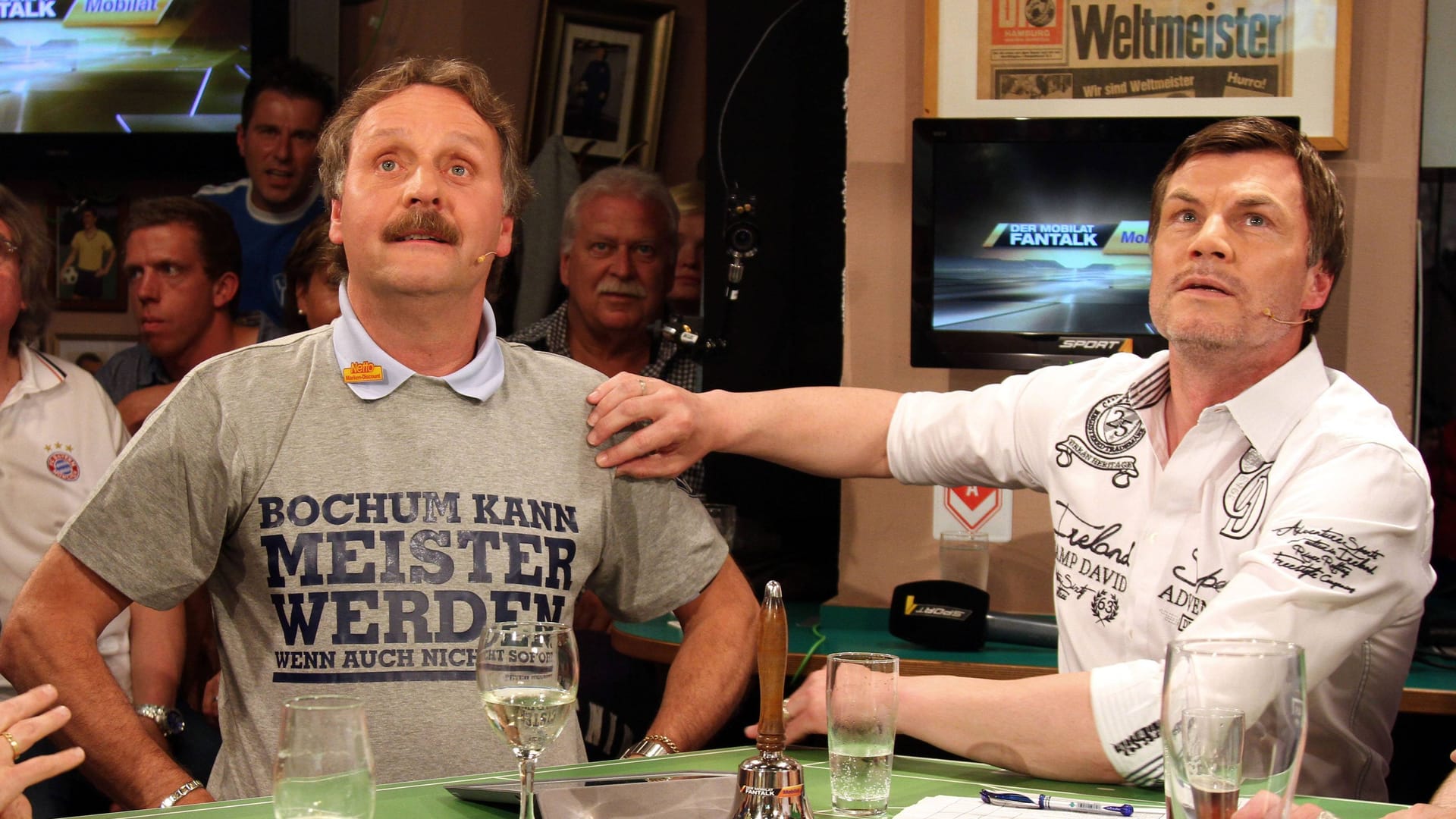 Kult-Trainer Peter Neururer und Ex-Profi Thomas Helmer in der "11-Freunde-Bar" (Archivbild): Bis 2018 wurde dort der "Fantalk" des TV-Senders Sport1 ausgestrahlt.