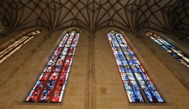 Licht und Gnade: Glasbildner aus Vorpommern gestaltet das Ulmer Münster | NDR.de - Kultur