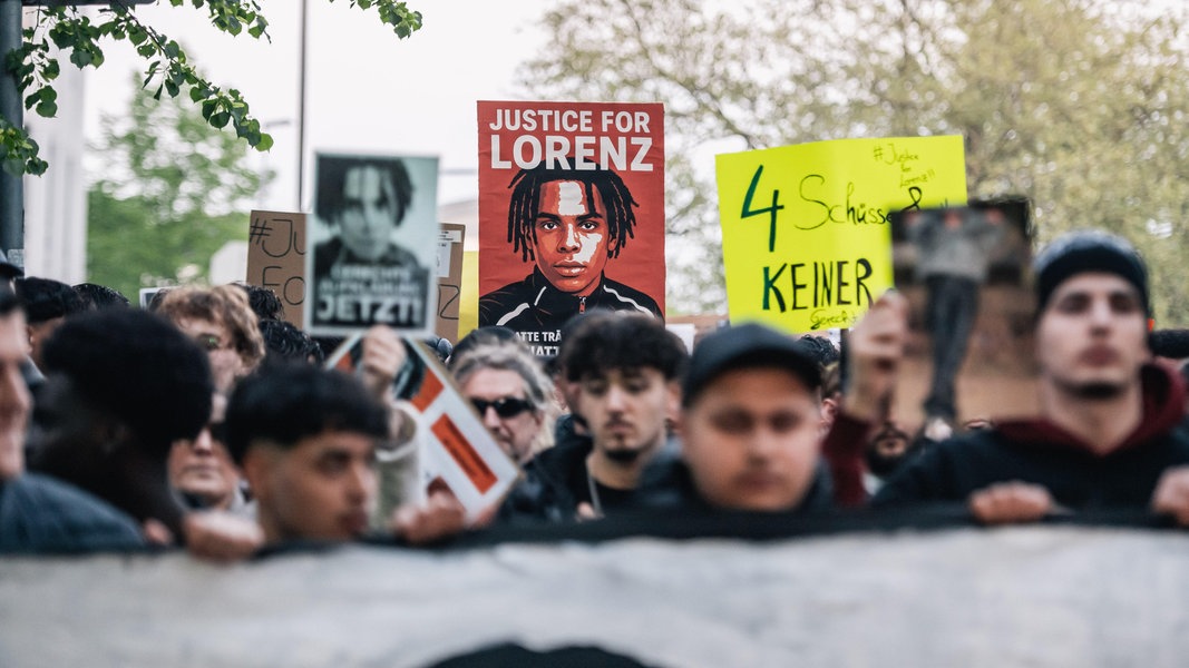 Für getöteten Lorenz A.: Rund 600 Menschen demonstrieren in Hannover | NDR.de - Nachrichten - Niedersachsen