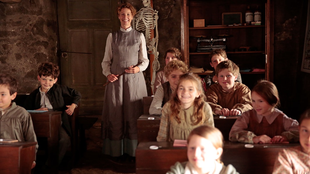 "Louise und die Schule der Freiheit": Unterricht im Kuhstall | NDR.de - Kultur - Film