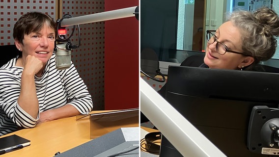 Margot Käßmann sitzt links im Bild vor einem Mikrofon; rechts im Bild Moderatorin Martina Kothe. © NDR Foto: Claudia Christophersen
