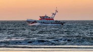 Ein Seenotrettungskreuzer der DGzRS bei einer Suche in der Nordsee © NonstopNews 