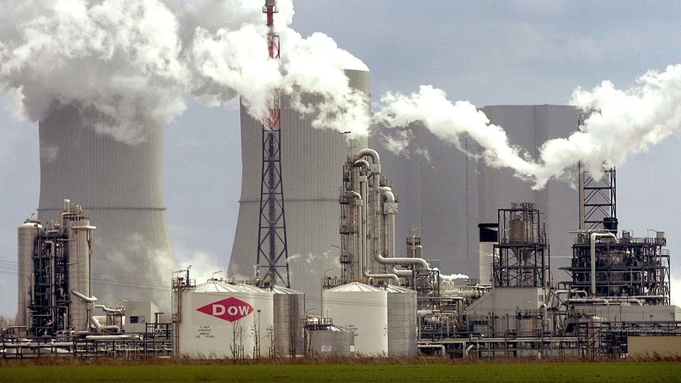 Industriearbeitsplätze in Gefahr: Gewerkschaft kritisiert Dow-Pläne in Böhlen und Schkopau