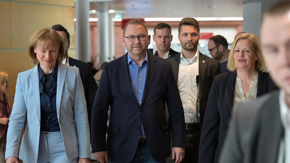 Mehr Geld im öffentlichen Dienst: Lob und Kritik aus Kommunen
