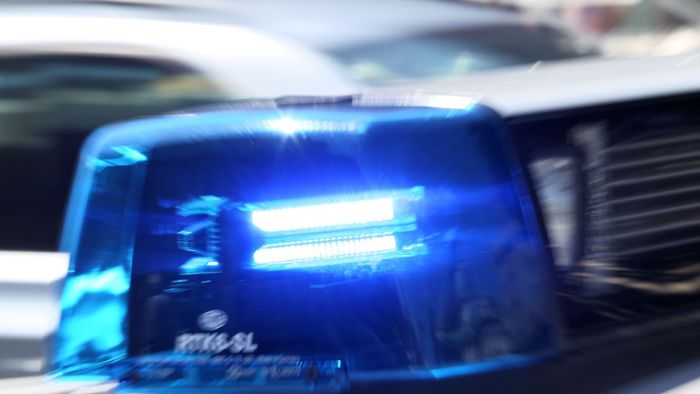 Heftiger Auffahrunfall im Kreis Esslingen: Porsche kracht in Autos