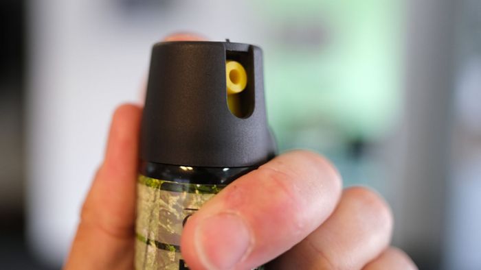 Polizei bittet um Zeugenhinweise: Unbeteiligter greift in Ostfildern Ladendetektiv mit Pfefferspray an