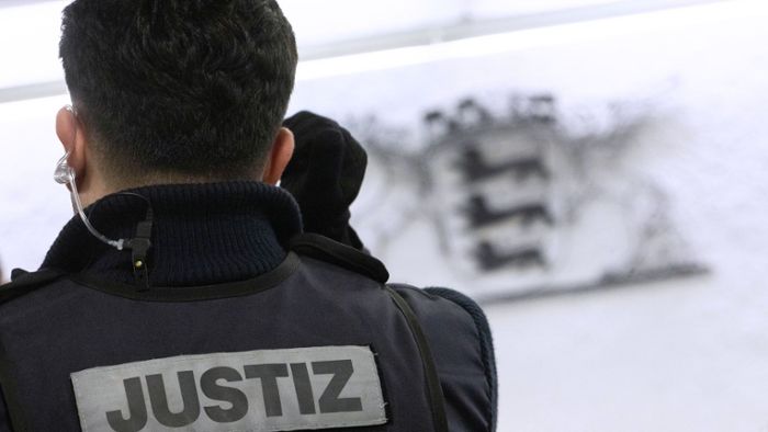 Böblinger Fall vor dem Landgericht Stuttgart: Mit Waffengewalt mehr als 30000 Euro gefordert?