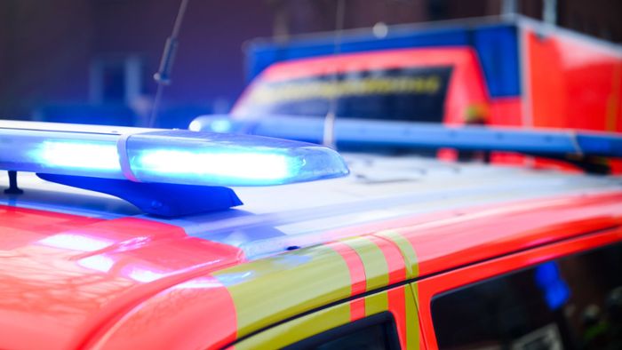 Zeugensuche in Stuttgart-Süd: Motorradfahrer prallt gegen Schutzplanke  - schwer verletzt