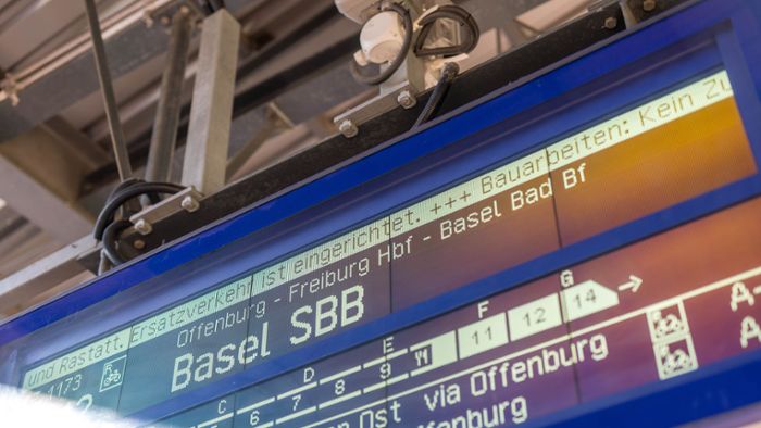 Zwischen Karlsruhe und Basel: Rheintalbahnsperrung - genug Busse, zu volle Regionalzüge