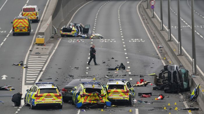 Großbritannien: Verfolgungsjagd mit Polizeiwagen  -  Festnahmen und Verletzte