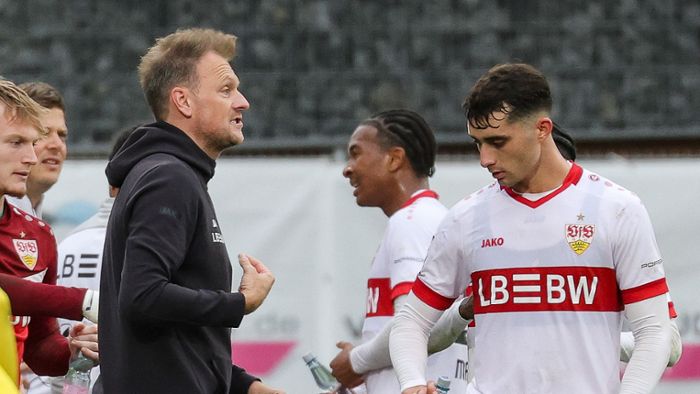 VfB II gegen Waldhof Mannheim: Wegweiser  in Mannheim – VfB mit breiter Brust