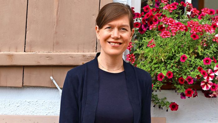 Von der Finanzwelt zum Dorfleben: Autorin Sarah Tischer über ihr neues Buch und das Leben auf dem Land