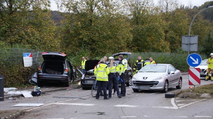 Drei tote Fußgänger in Esslingen-Weil: Auch ein halbes Jahr später wird  noch ermittelt – Warum kam der  Fahrer von der Straße ab?