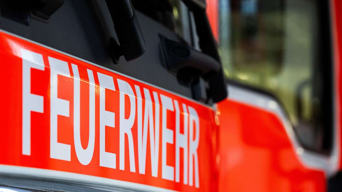 Coburg: Halle steht in Vollbrand - Coburg