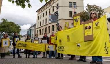 Mahnwache in Stuttgart: Amnesty setzt Zeichen für politisch Gefangene in der Türkei