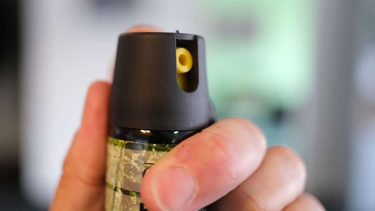 Polizei bittet um Zeugenhinweise: Unbeteiligter greift in Ostfildern Ladendetektiv mit Pfefferspray an - Ostfildern