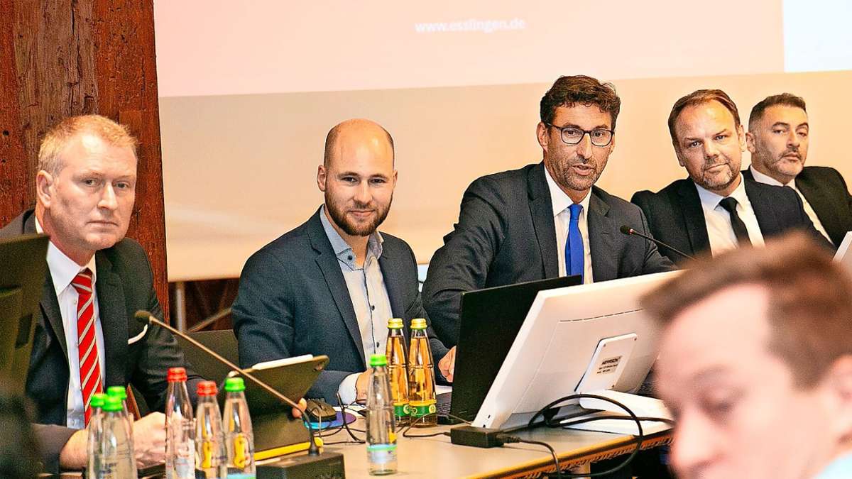 Stadtverwaltung Esslingen: Mehr Bürgermeister trotz knapper Kassen – „Im Hinterzimmer ausgetüftelt“ - Esslingen