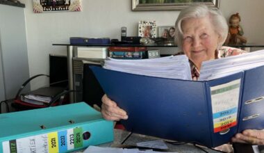 98-Jährige aus Stuttgart: „Hält mich geistig fit“ – wie Hildegard mit Aktien viel Geld verdient - Stuttgart