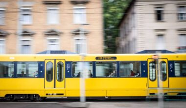Unfall in Stuttgart-West: Sprinter kollidiert mit Stadtbahn – zwei Verletzte