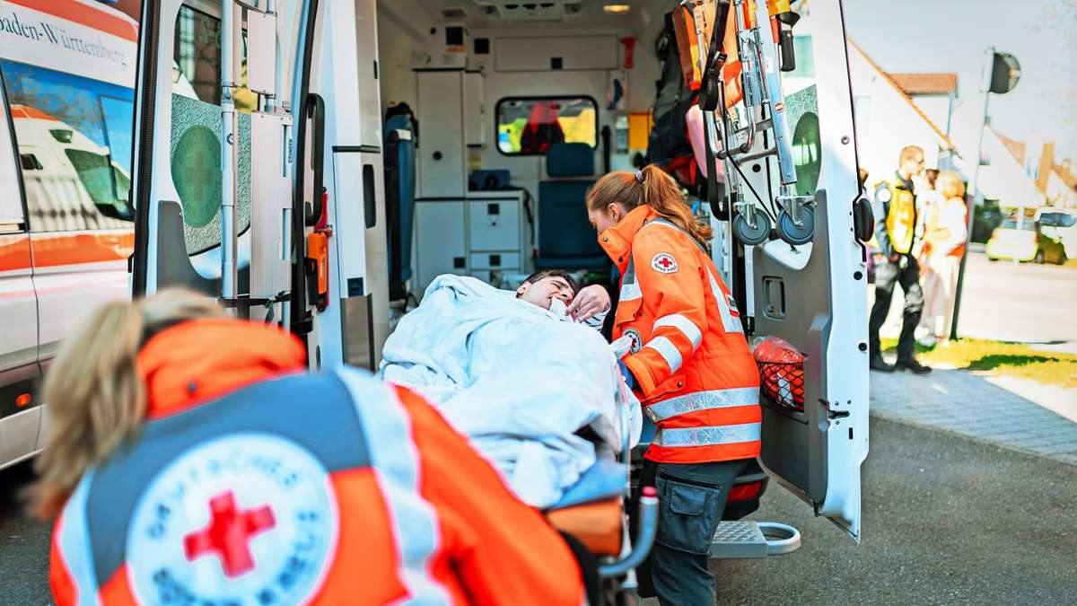 Übung in Stuttgart: Rotes Kreuz probt Evakuierung von Behinderteneinrichtung - KRZ Plus