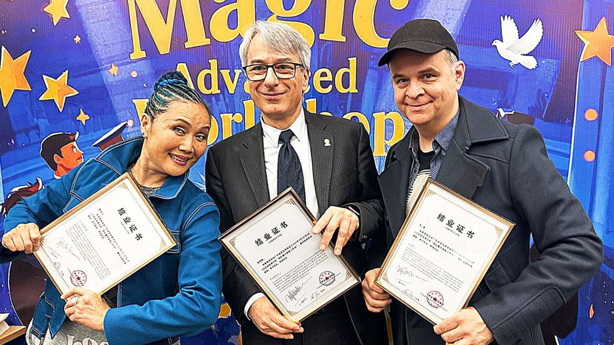 Magier Topas aus Stuttgart als Zauber-Coach: Trainingslager in Shenzhen