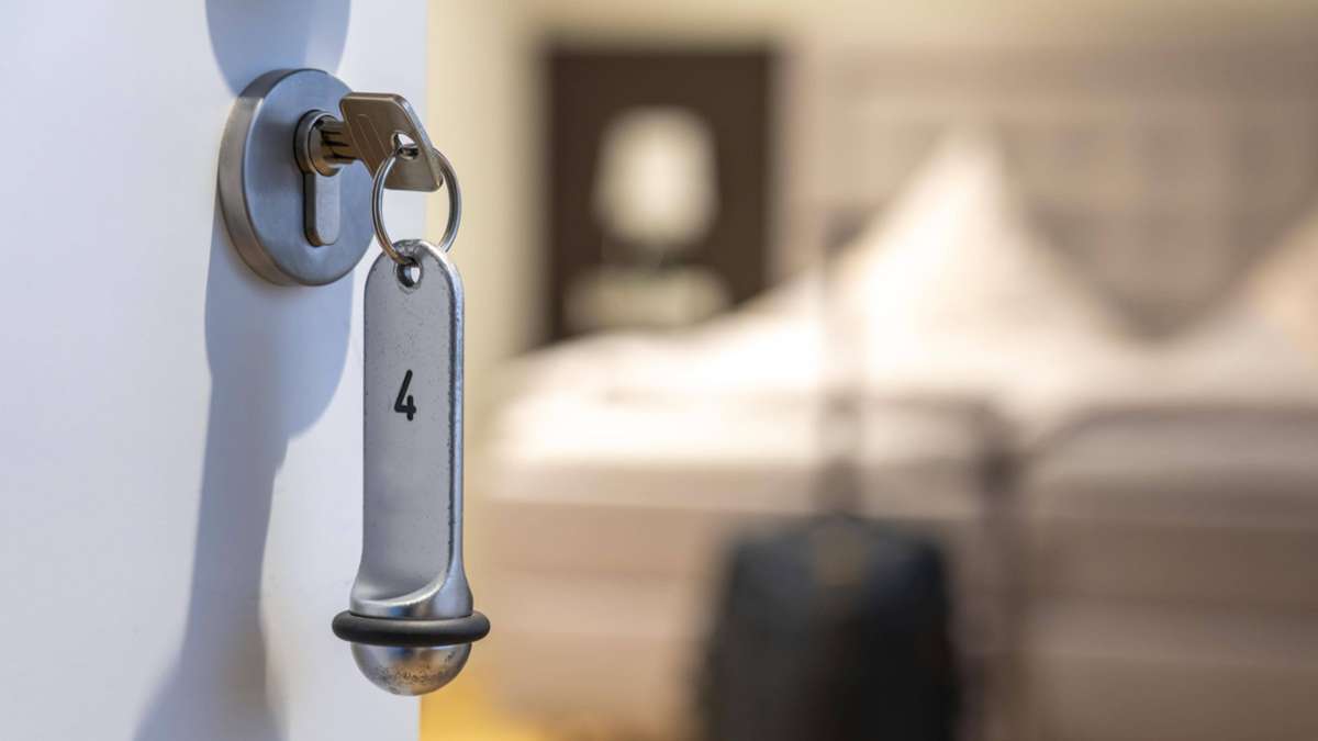 Übergriff bei Klassenfahrt: Hotelmitarbeiter belästigt Schülerinnen im Zimmer