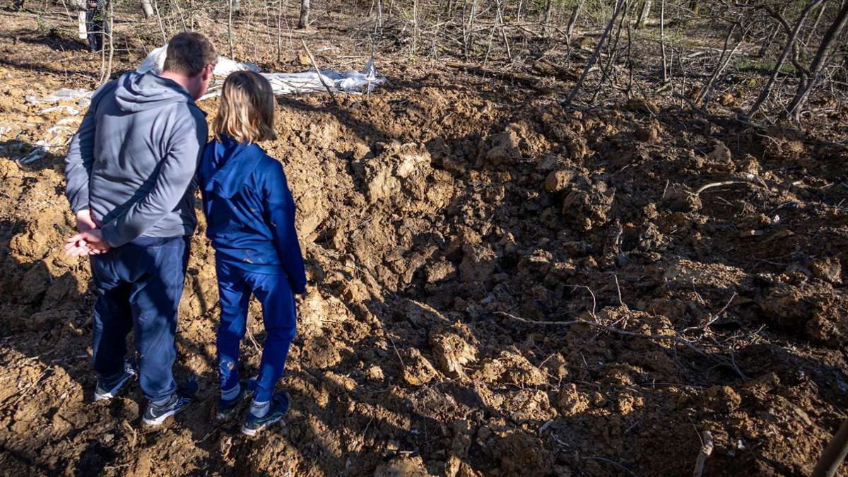 Bombenentschärfung auf der Waldau: So sieht der Bombenkrater aus - Startseite